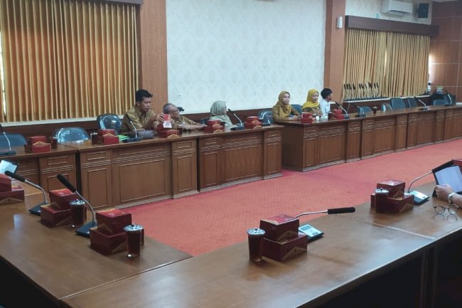 Kegiatan Rapat Tim Penyusun Kebijakan Pemanfaatan Barang Milik Daerah (BMD) untuk mendukung pengelolaan sampah di TPA Troketon